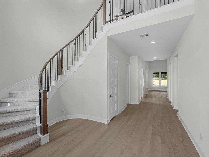 Spacious, unfurnished interior of a new home in Oakhill Reserve, Tomball (Image 11).