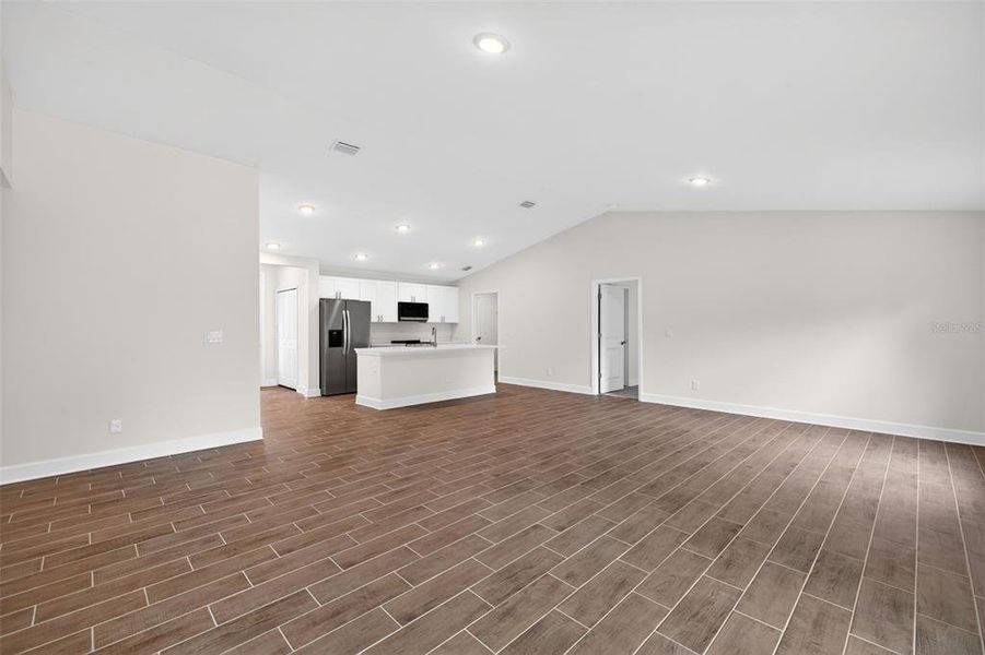 Spacious, unfurnished interior of a new home in , Port Charlotte (Image 12).