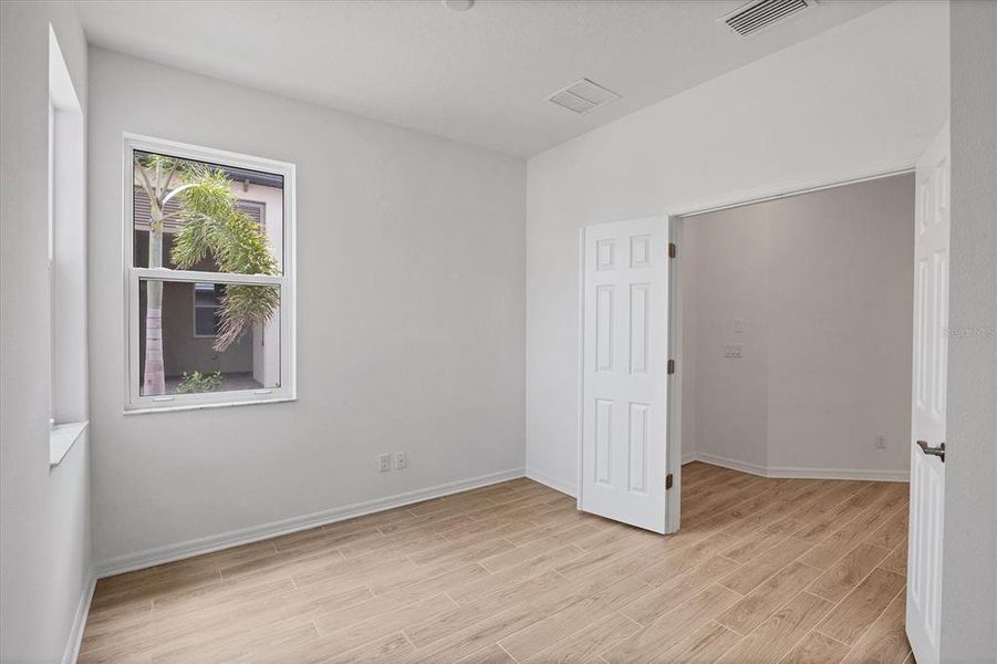 Spacious, unfurnished interior of a new home in Sweetwater at Lakewood Ranch, Bradenton (Image 35).