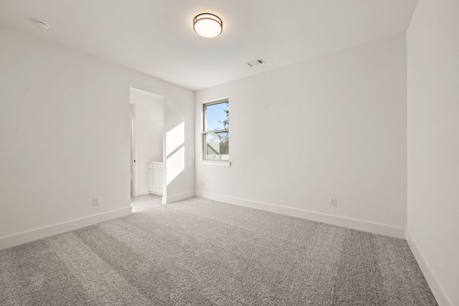 Spacious, unfurnished interior of a new home in Rolling Creek Ranch, Aledo (Image 43).