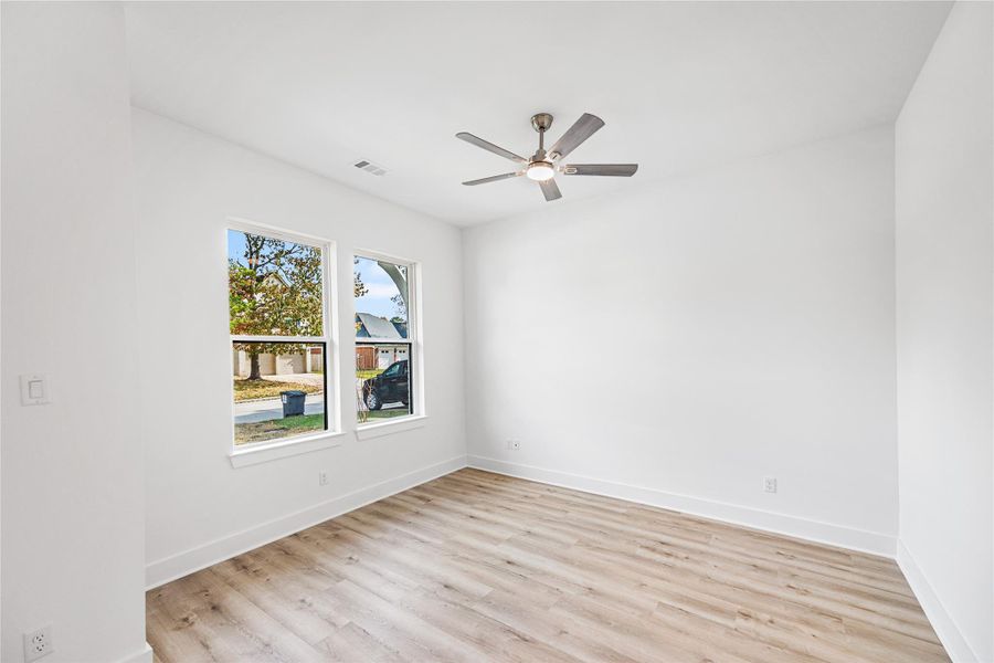 2nd bedroom located on the first floor with ensuite. 2nd bedroom located on the first floor with ensuite.