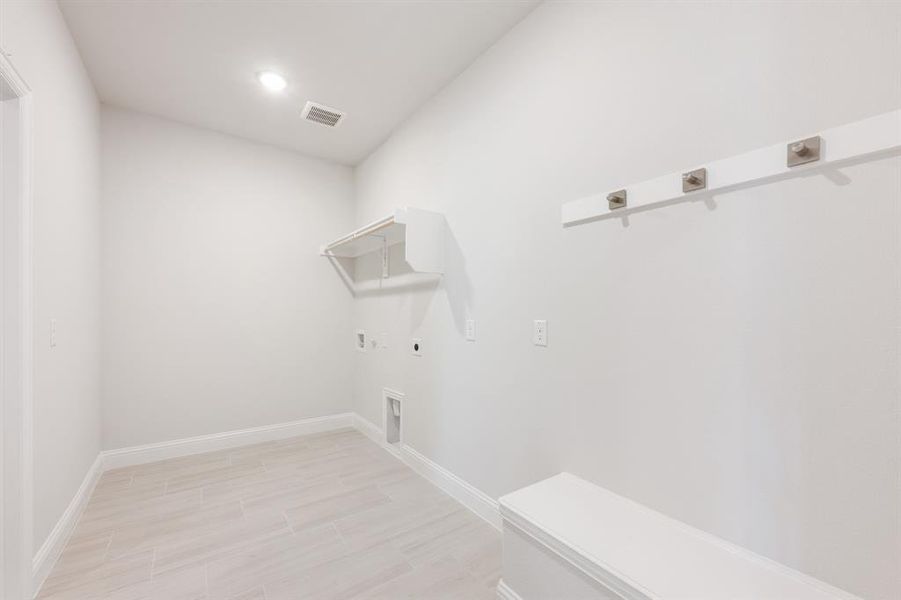 Spacious, unfurnished interior of a new home in Union Park Classic 60, Little Elm (Image 16). Spacious, unfurnished interior of a new home in Union Park Classic 60, Little Elm (Image 16).