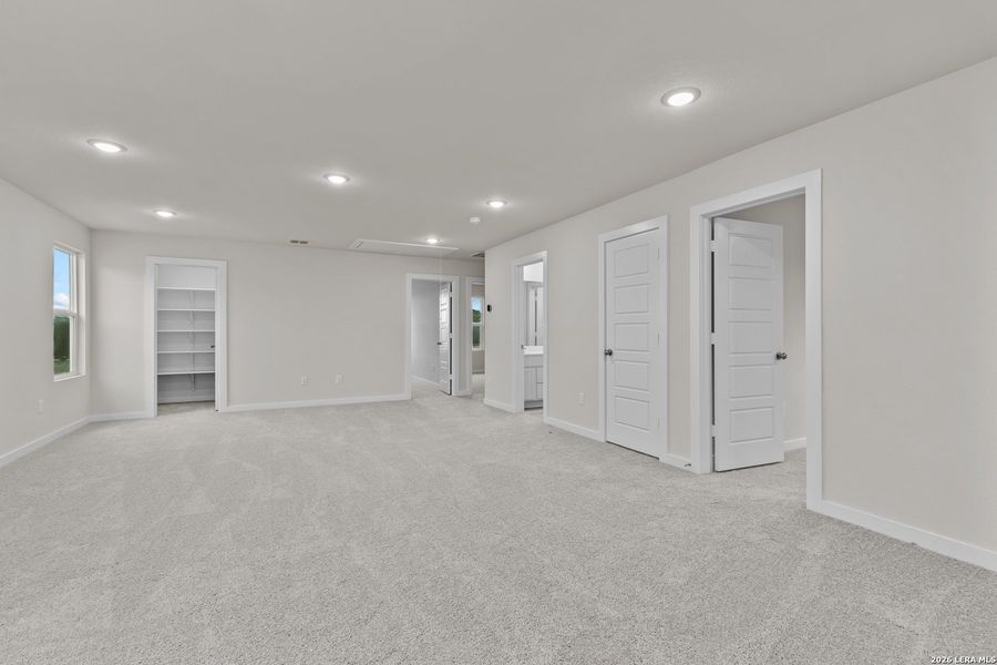 Spacious, unfurnished interior of a new home in Park Place, New Braunfels (Image 17).