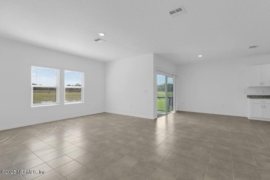 Spacious, unfurnished interior of a new home in Coopers Meadow, Jacksonville (Image 20).