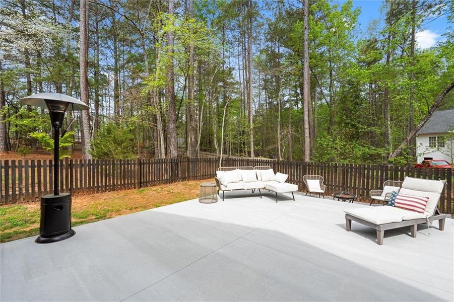 Exterior details and patio area of a home in Fairfield Plantation, Villa Rica (Image 33).