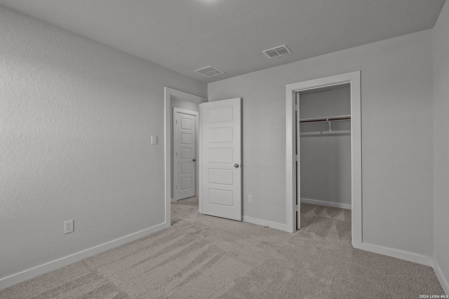 Spacious, unfurnished interior of a new home in Cinco Lakes, San Antonio (Image 25).
