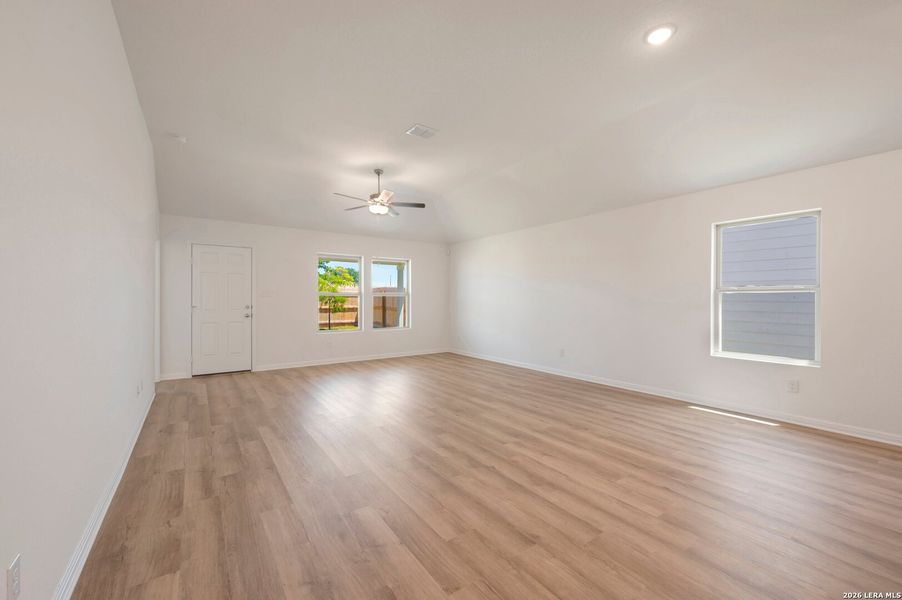 Spacious, unfurnished interior of a new home in Verano Farms, Von Ormy (Image 29). Spacious, unfurnished interior of a new home in Verano Farms, Von Ormy (Image 29).