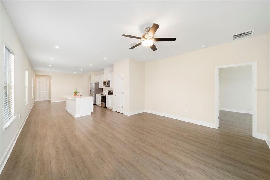 Spacious, unfurnished interior of a new home in , Bradenton (Image 27).