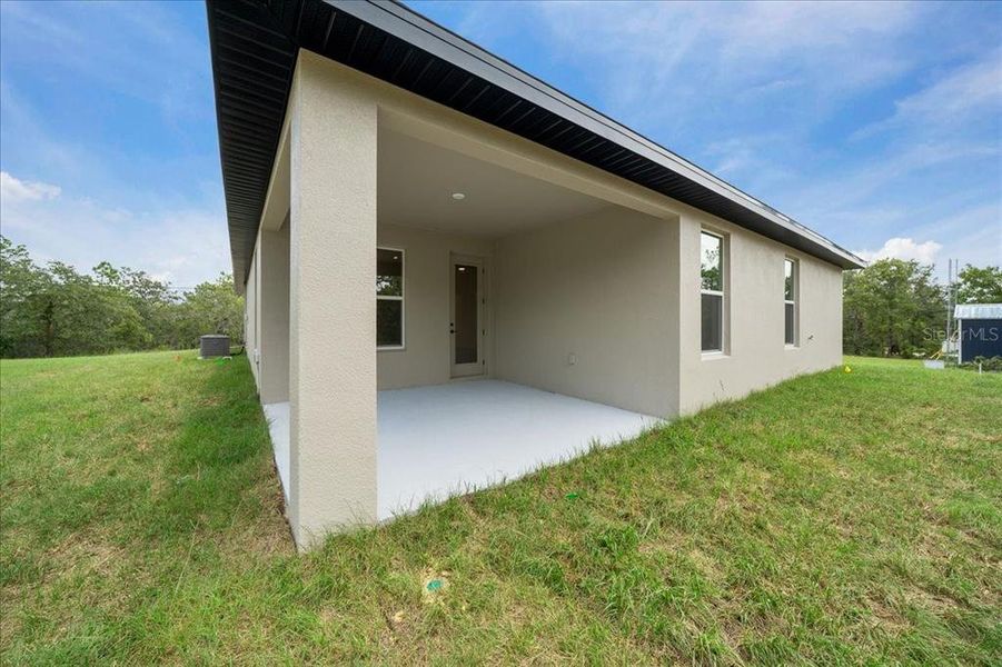 Exterior details and patio area of a home in , Weeki Wachee (Image 3).