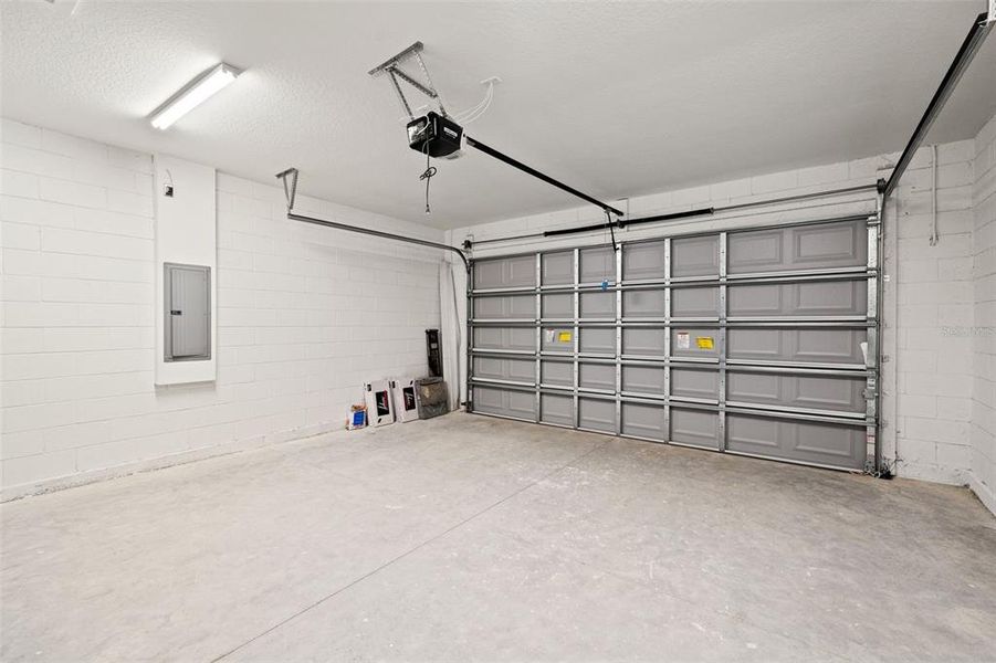 Spacious, unfurnished interior of a new home in , Dunnellon (Image 35).