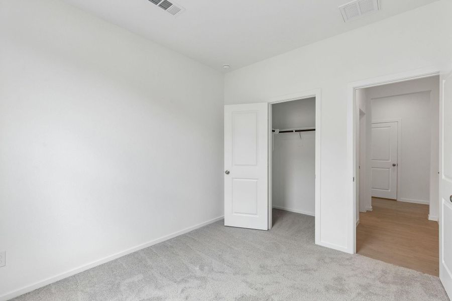 Spacious, unfurnished interior of a new home in Montgomery Bend, Montgomery (Image 13).