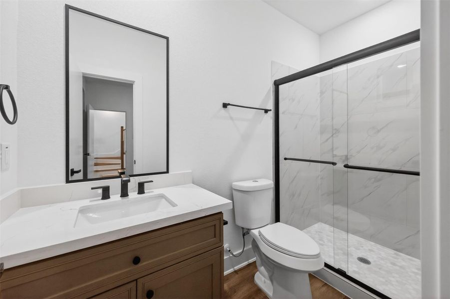 Full bath located in the 1st fllor