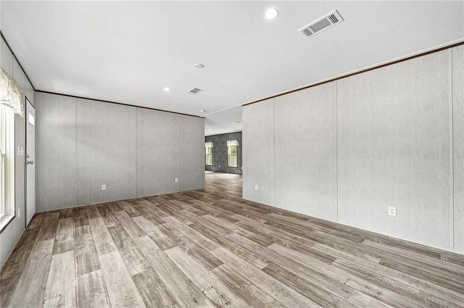 Spacious, unfurnished interior of a new home in , Elberton (Image 19).