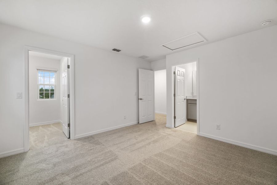 Spacious, unfurnished interior of a new home in Trinity Gardens, Deland (Image 9).