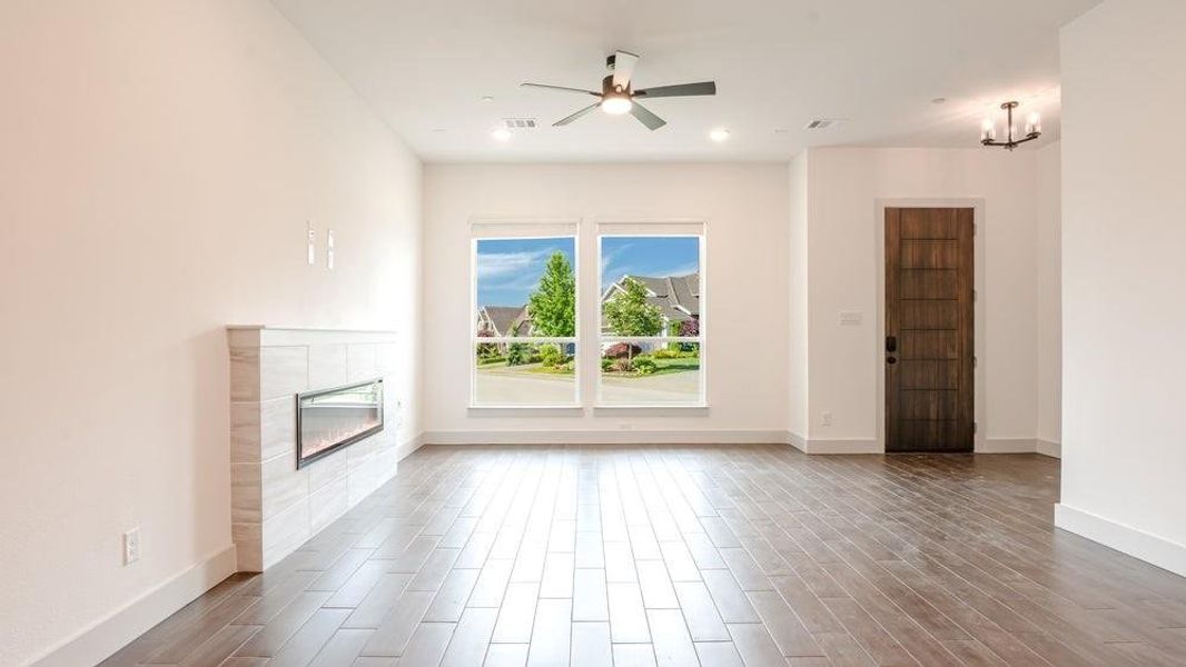 Spacious, unfurnished interior of a new home in The Abbey at Mercer Crossing, Farmers Branch (Image 16).