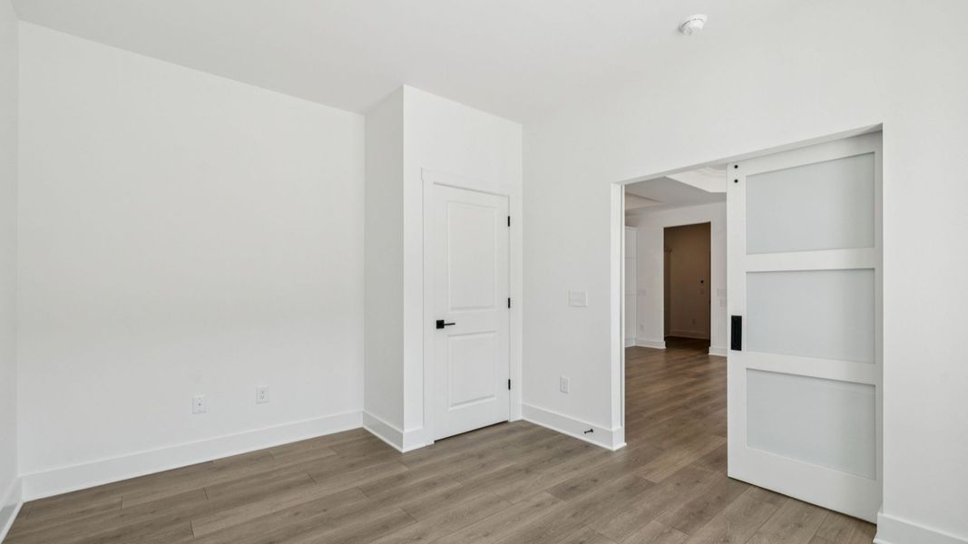 Spacious, unfurnished interior of a new home in The Courtyards at Stewarts Creek, Smyrna (Image 47).