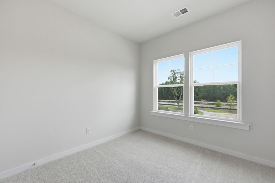 Spacious, unfurnished interior of a new home in Rhetts Cove, Johns Island (Image 10).