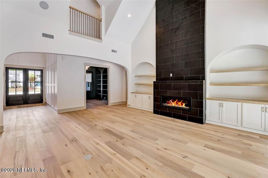 Spacious, unfurnished interior of a new home in , Jacksonville (Image 9).