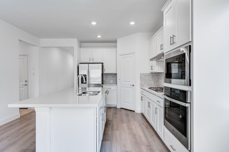 Furnished interior view inside a new home in Madero 50s, Fort Worth (Image 8).