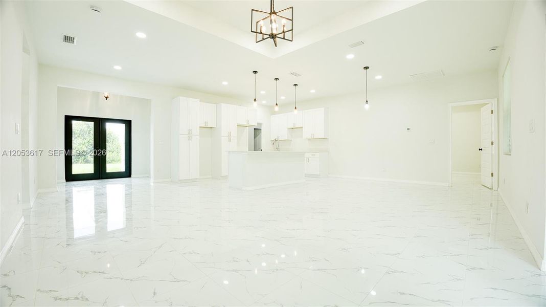 Spacious, unfurnished interior of a new home in , Lehigh Acres (Image 10).