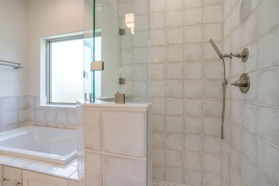Close-up of interior finishes inside a home in , Mineral Wells (Image 18).