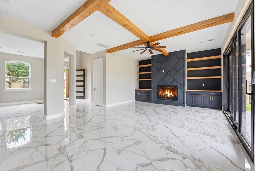 Spacious, unfurnished interior of a new home in , Conroe (Image 15).