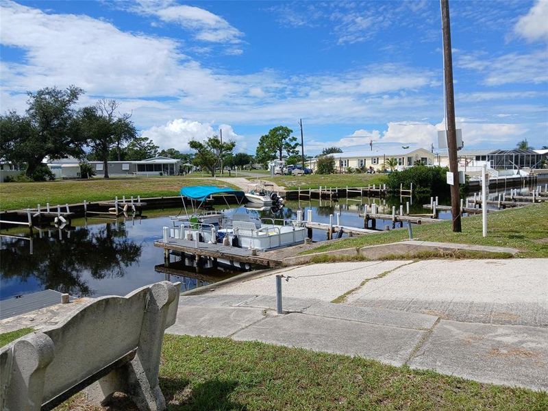 Community amenities in , Englewood (Image 9).