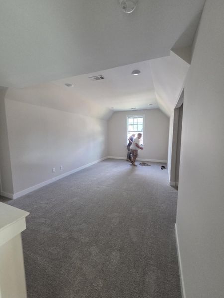 Spacious, unfurnished interior of a new home in Twin Oaks, Oakland (Image 13).