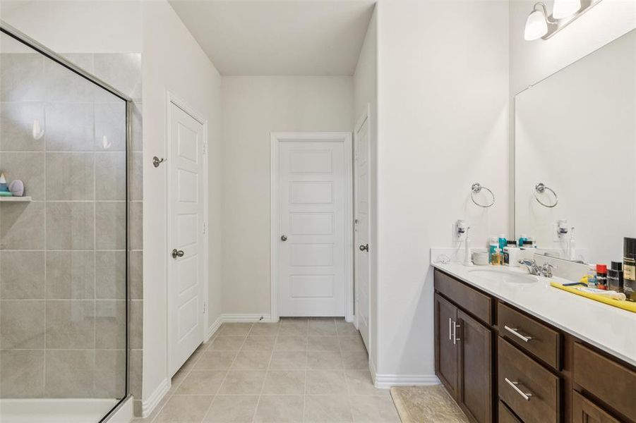 Furnished interior view inside a new home in , Royse City (Image 12).