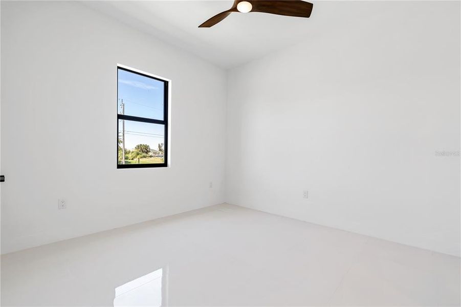 Spacious, unfurnished interior of a new home in , Cape Coral (Image 36).