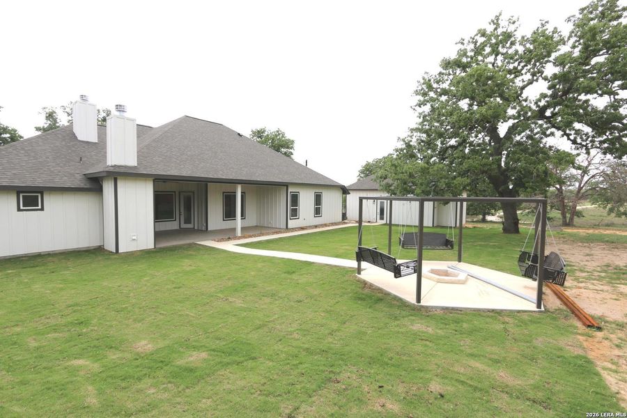 Exterior details and patio area of a home in , La Vernia (Image 59).