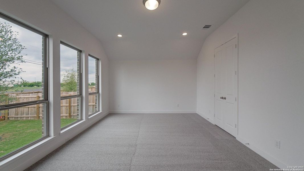 Spacious, unfurnished interior of a new home in Alsatian Oaks 50', Castroville (Image 18).