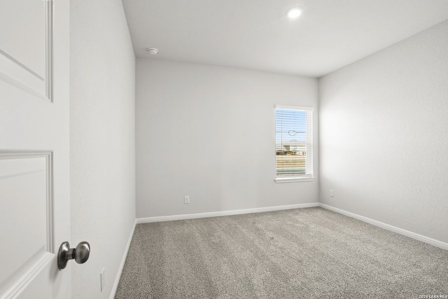 Spacious, unfurnished interior of a new home in Melissa Ranch, San Antonio (Image 15).