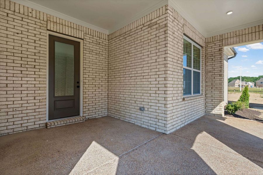 Exterior details and patio area of a home in Lockwood, Collierville (Image 3).
