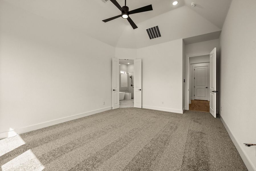 Spacious, unfurnished interior of a new home in Highland Oaks, Boyd (Image 30).