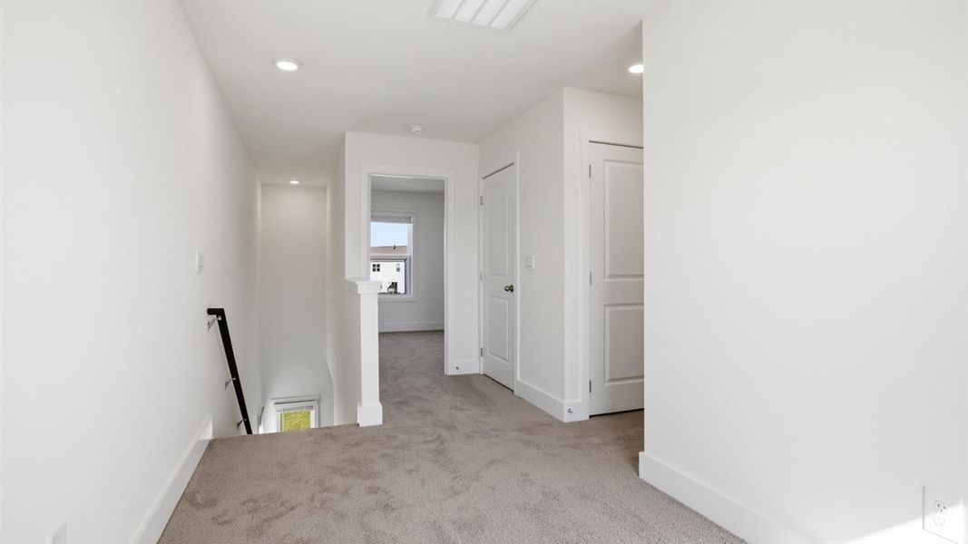 Spacious, unfurnished interior of a new home in Millstone Village, Morristown (Image 15).