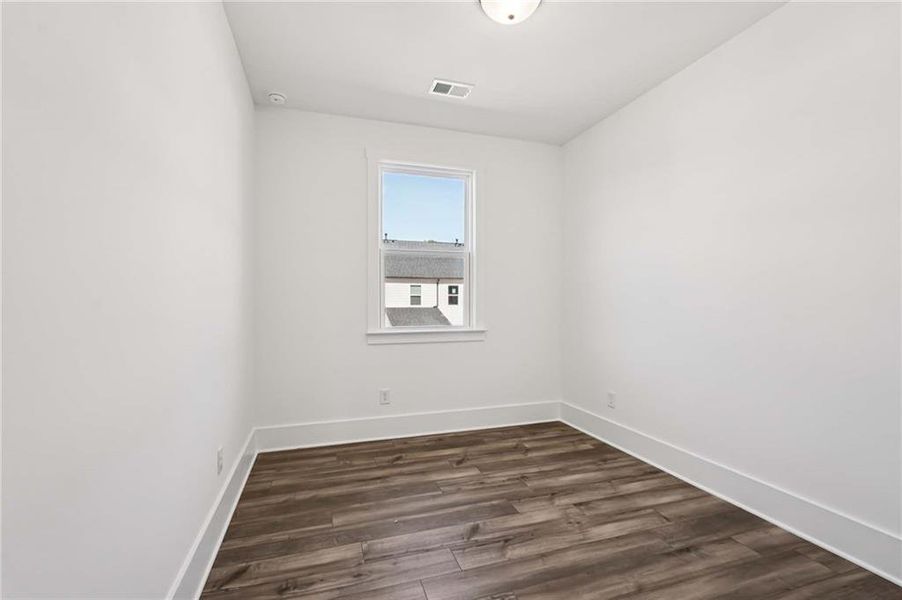 Spacious, unfurnished interior of a new home in Park Vue, Atlanta (Image 46).