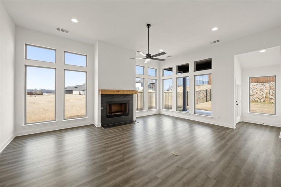 11_328 Alina- Living Room-1