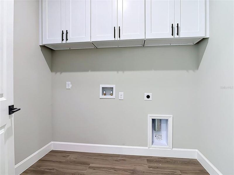Spacious, unfurnished interior of a new home in , Eustis (Image 43).