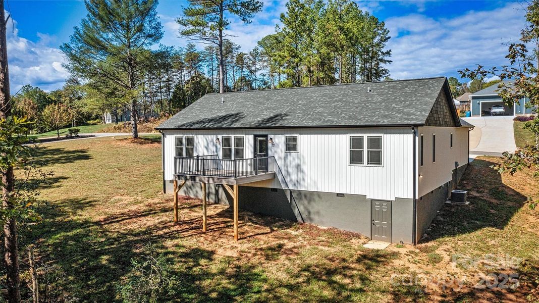 Focused Back/Walk Out Crawl Space View Focused Back/Walk Out Crawl Space View