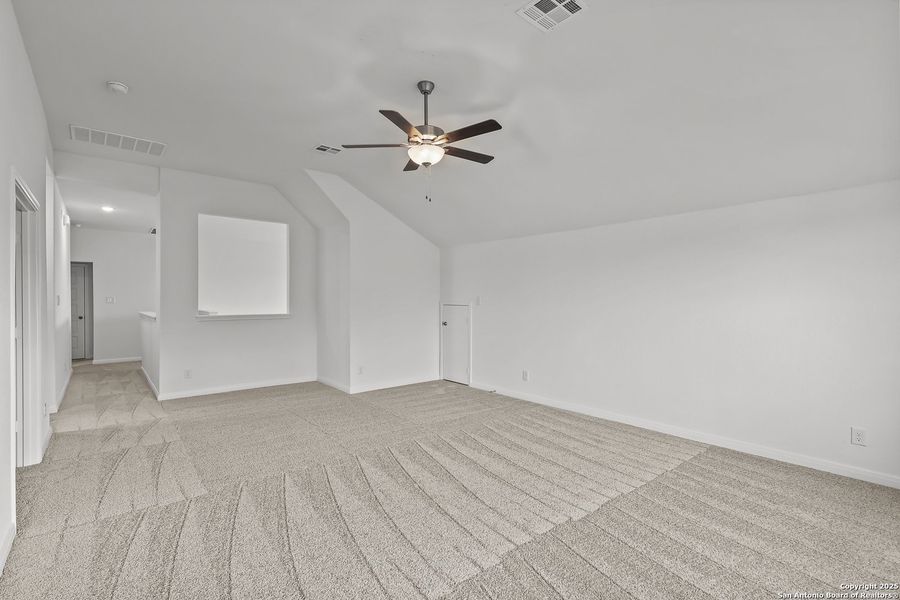 Spacious, unfurnished interior of a new home in Homestead 75', Schertz (Image 32).