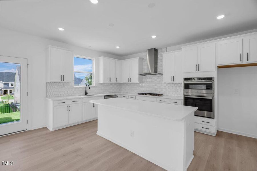 silverstone-bedford-lot-371-kitchen-02