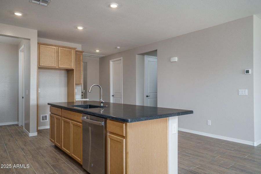 4) KITCHEN 4) KITCHEN