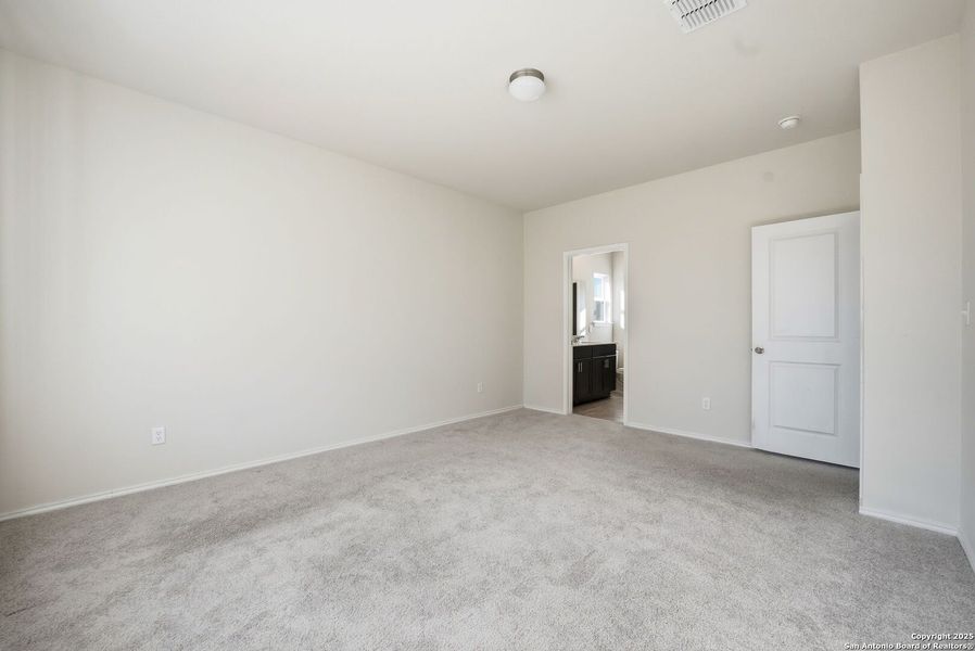 Spacious, unfurnished interior of a new home in Cinco Lakes, San Antonio (Image 25). Spacious, unfurnished interior of a new home in Cinco Lakes, San Antonio (Image 25).