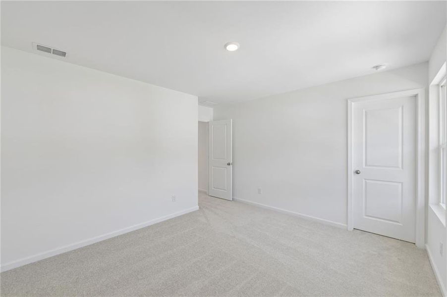 Spacious, unfurnished interior of a new home in Windance Lake, Loganville (Image 30).