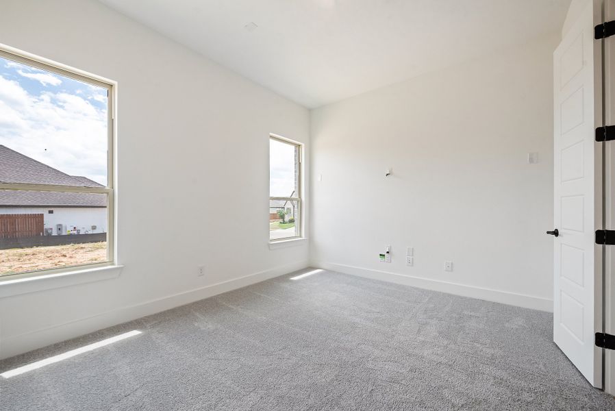 Spacious, unfurnished interior of a new home in Tavolo Park, Fort Worth (Image 22).