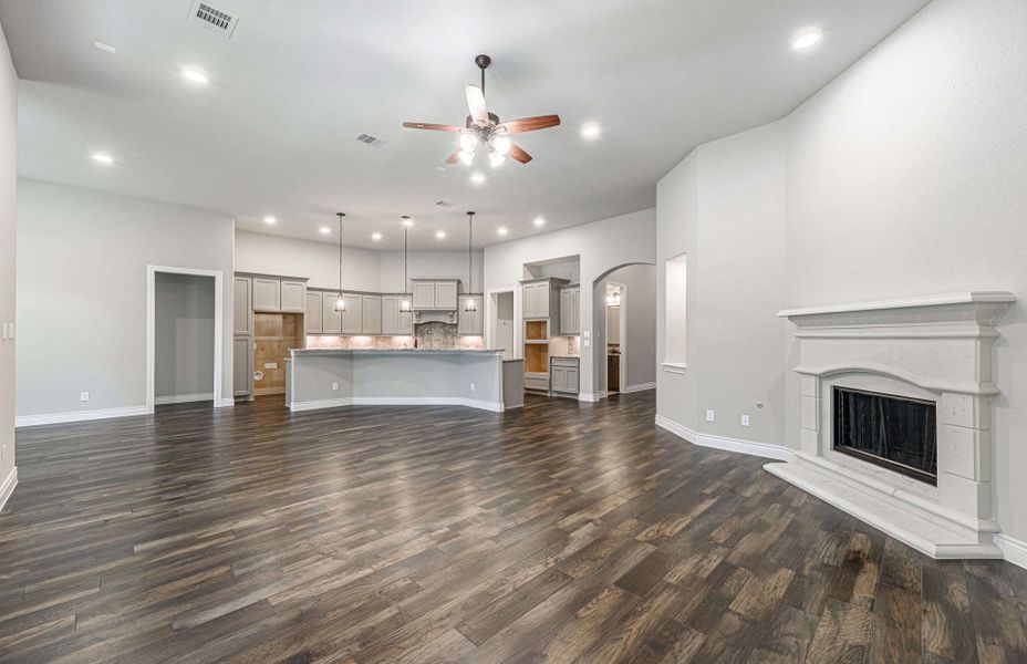 Representative unfurnished interior of a home built from the 3326 by Ravenna Homes in Cross Creek West, Fulshear (Image 41).