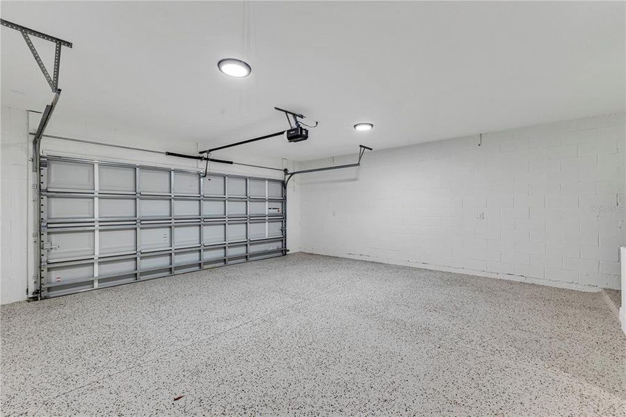 Spacious, unfurnished interior of a new home in , Deland (Image 27).
