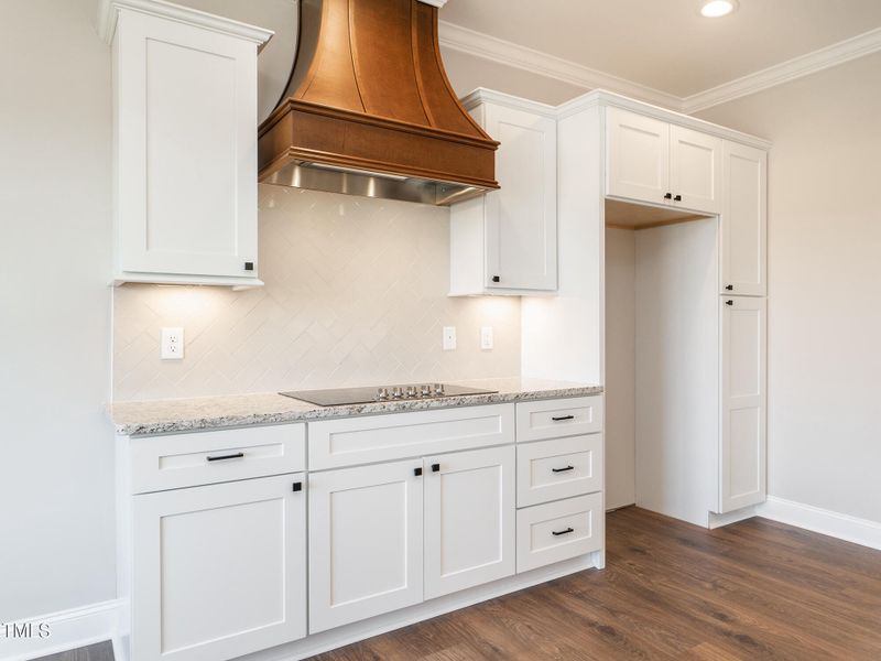 10 2374_WhelenDr Kitchen3