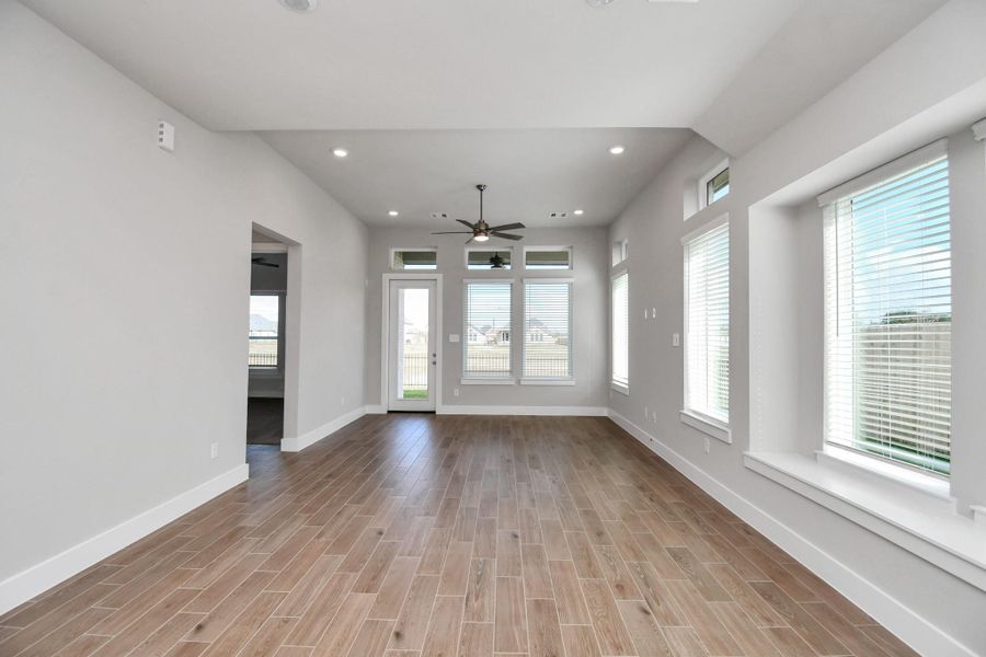 Spacious, unfurnished interior of a new home in Arabella on the Prairie: Signature Collection, Richmond (Image 26).